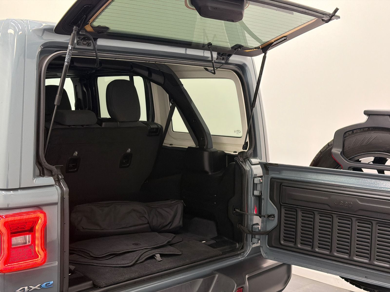 2024 Jeep Wrangler Sahara 4xe