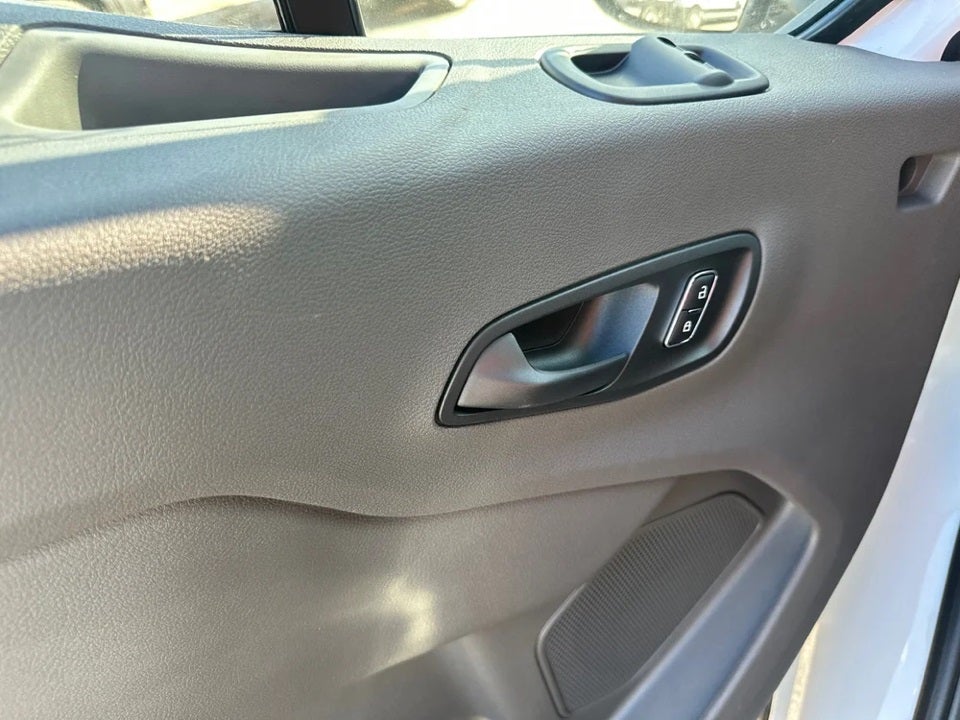 2025 Ford Transit-350 XL