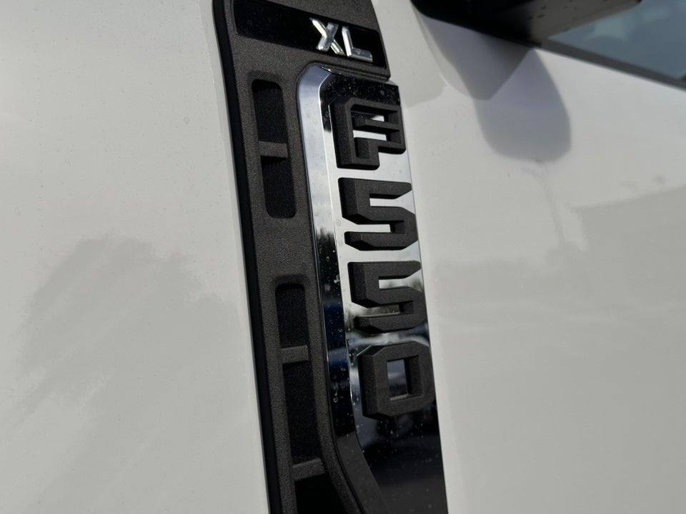 2025 Ford F-550SD Reading Service Body