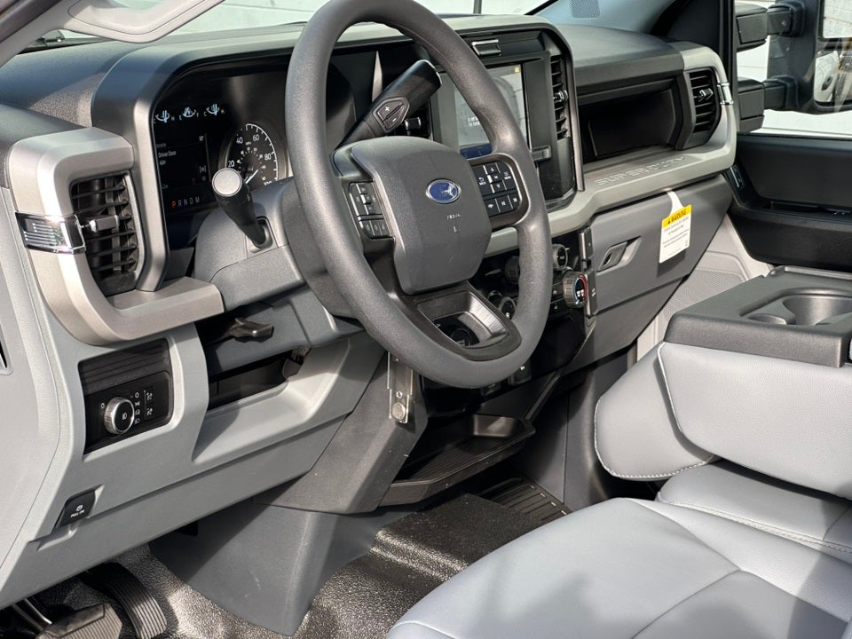 2025 Ford F-550SD Reading Service Body