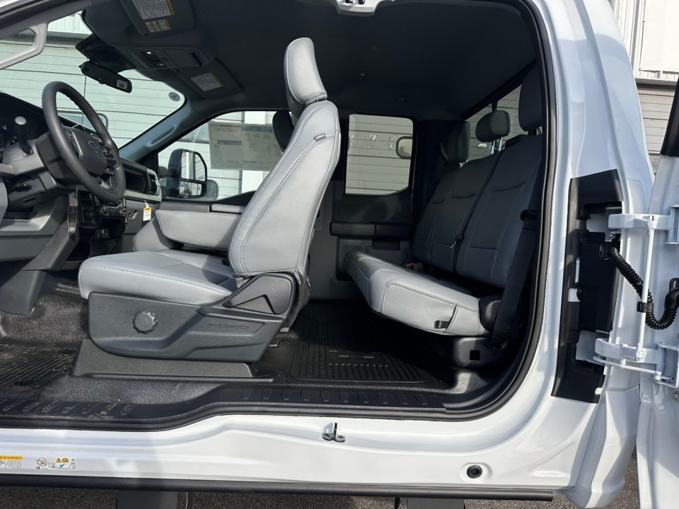 2025 Ford F-550SD Reading Service Body