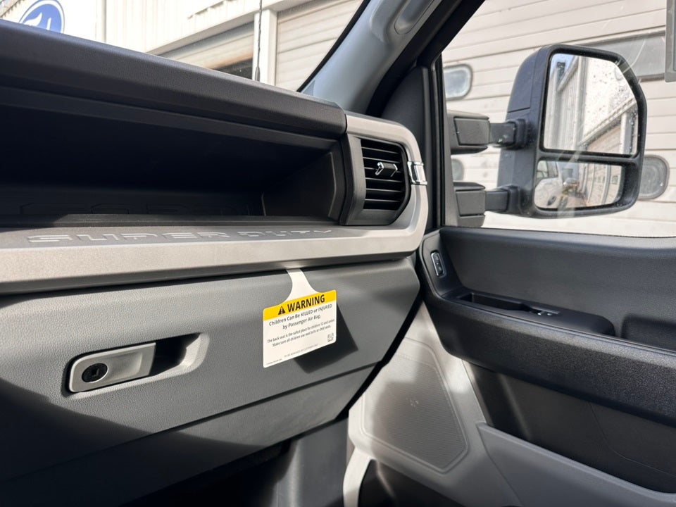 2025 Ford F-550SD Reading Service Body