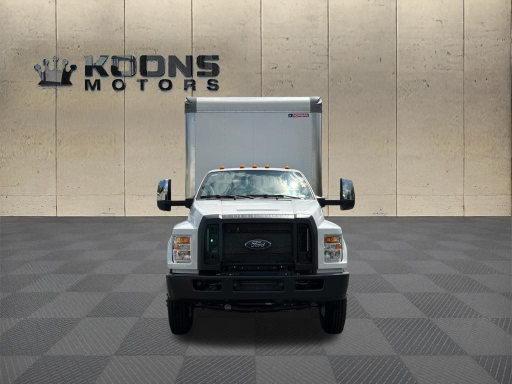 2027 Ford F-750SD Base