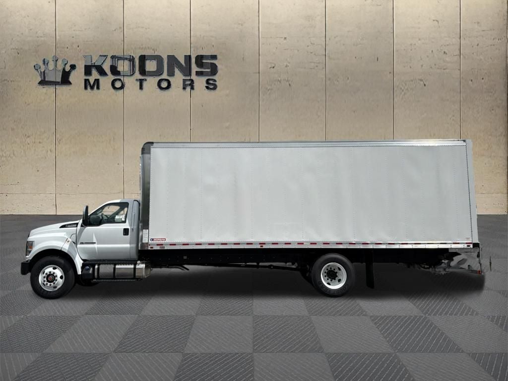2027 Ford F-750SD Base