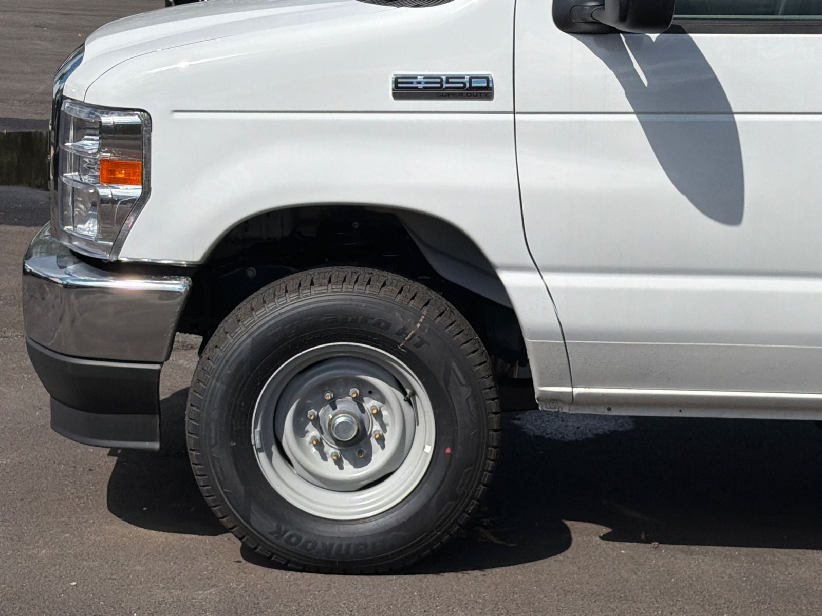 2027 Ford E-350SD Base Cutaway