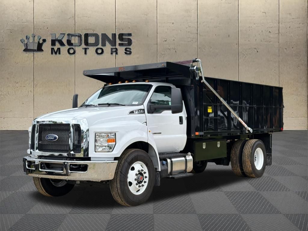 2027 Ford F-750SD Base