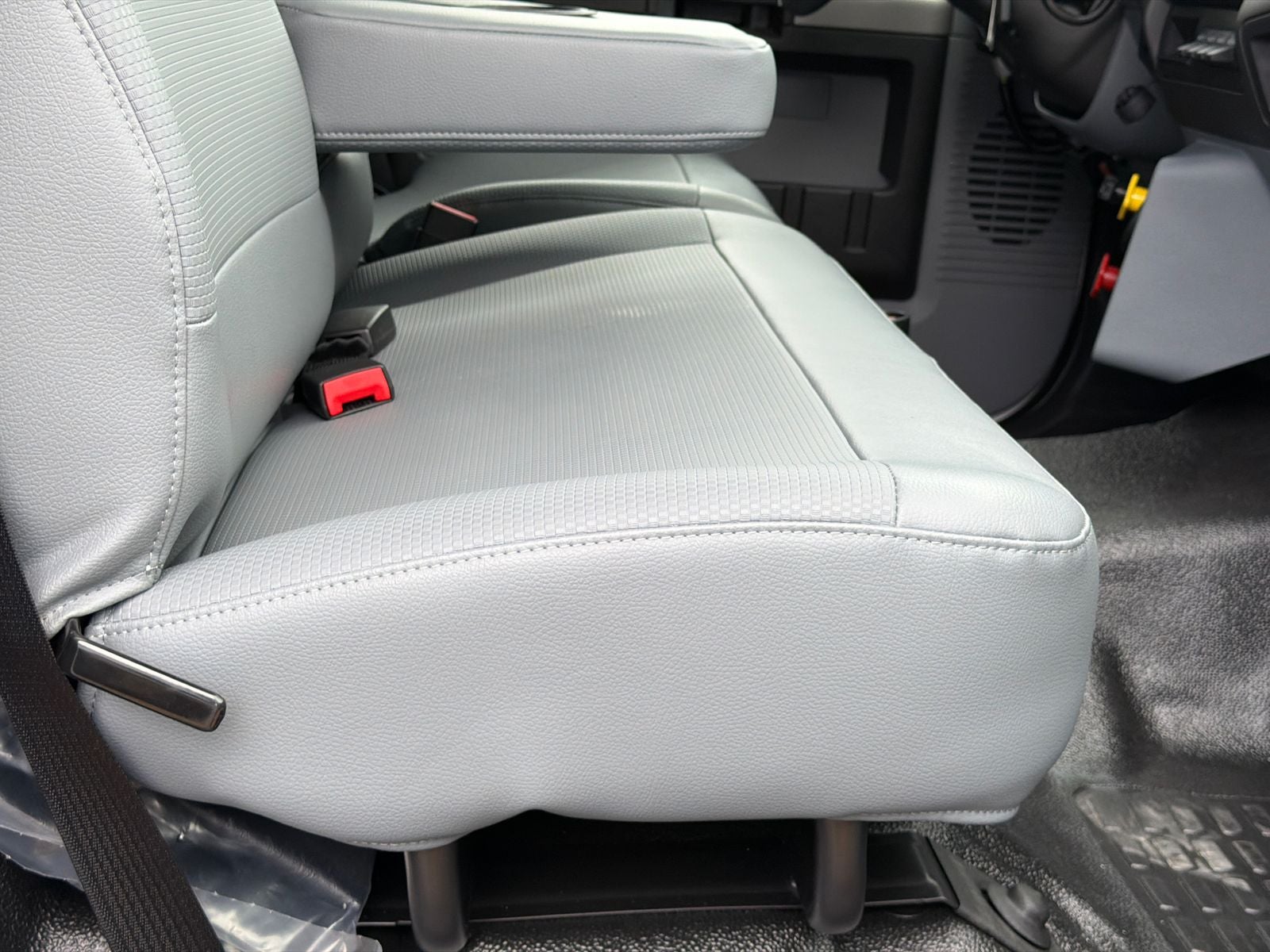 2027 Ford F-750SD Base