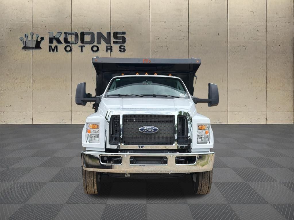2027 Ford F-750SD Base