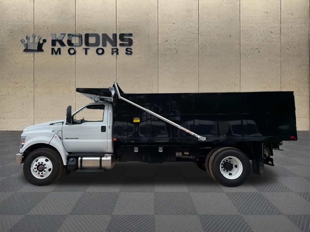 2027 Ford F-750SD Base