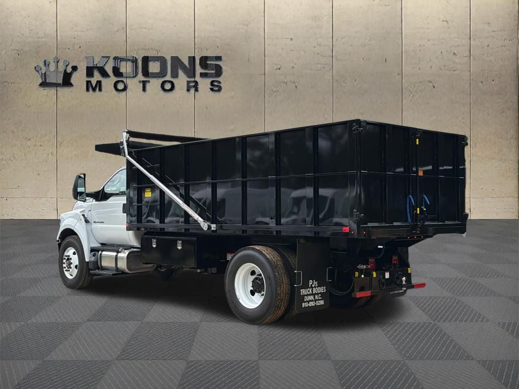 2027 Ford F-750SD Base
