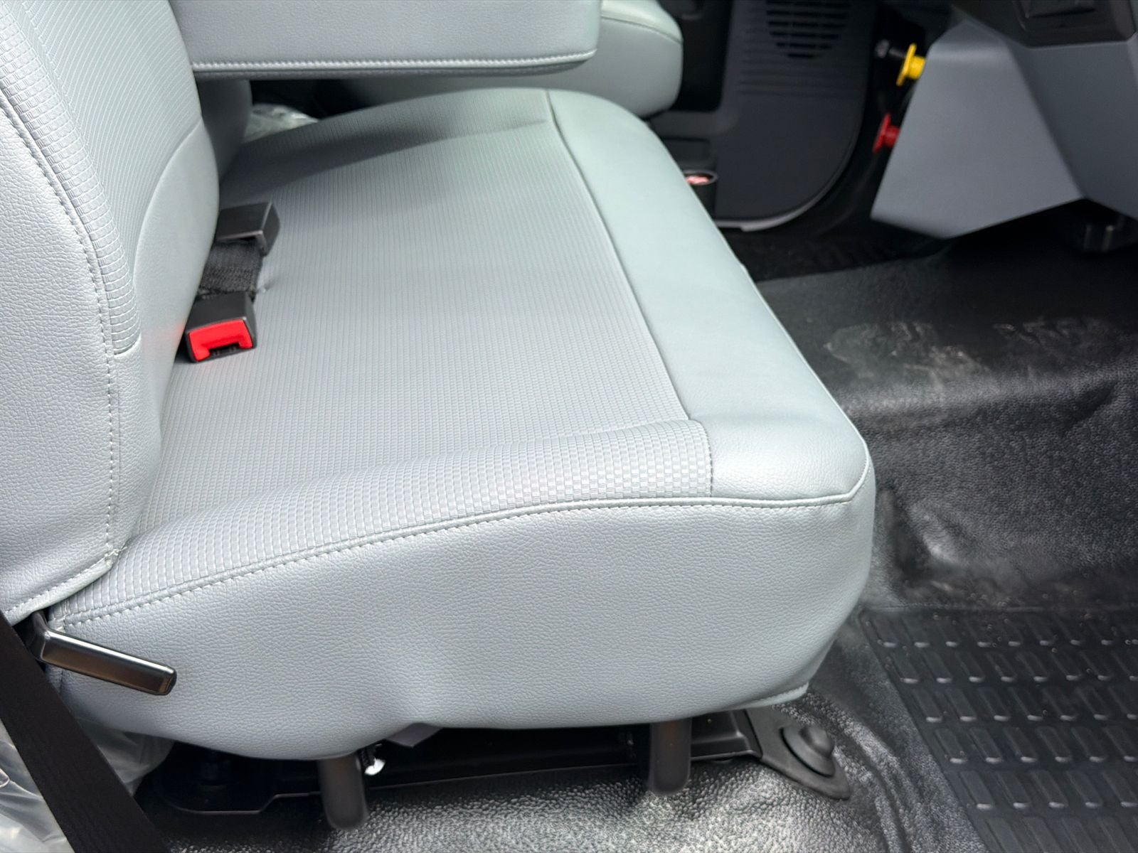 2027 Ford F-750SD Base