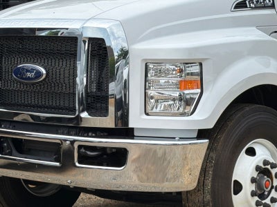 2027 Ford F-750SD Base