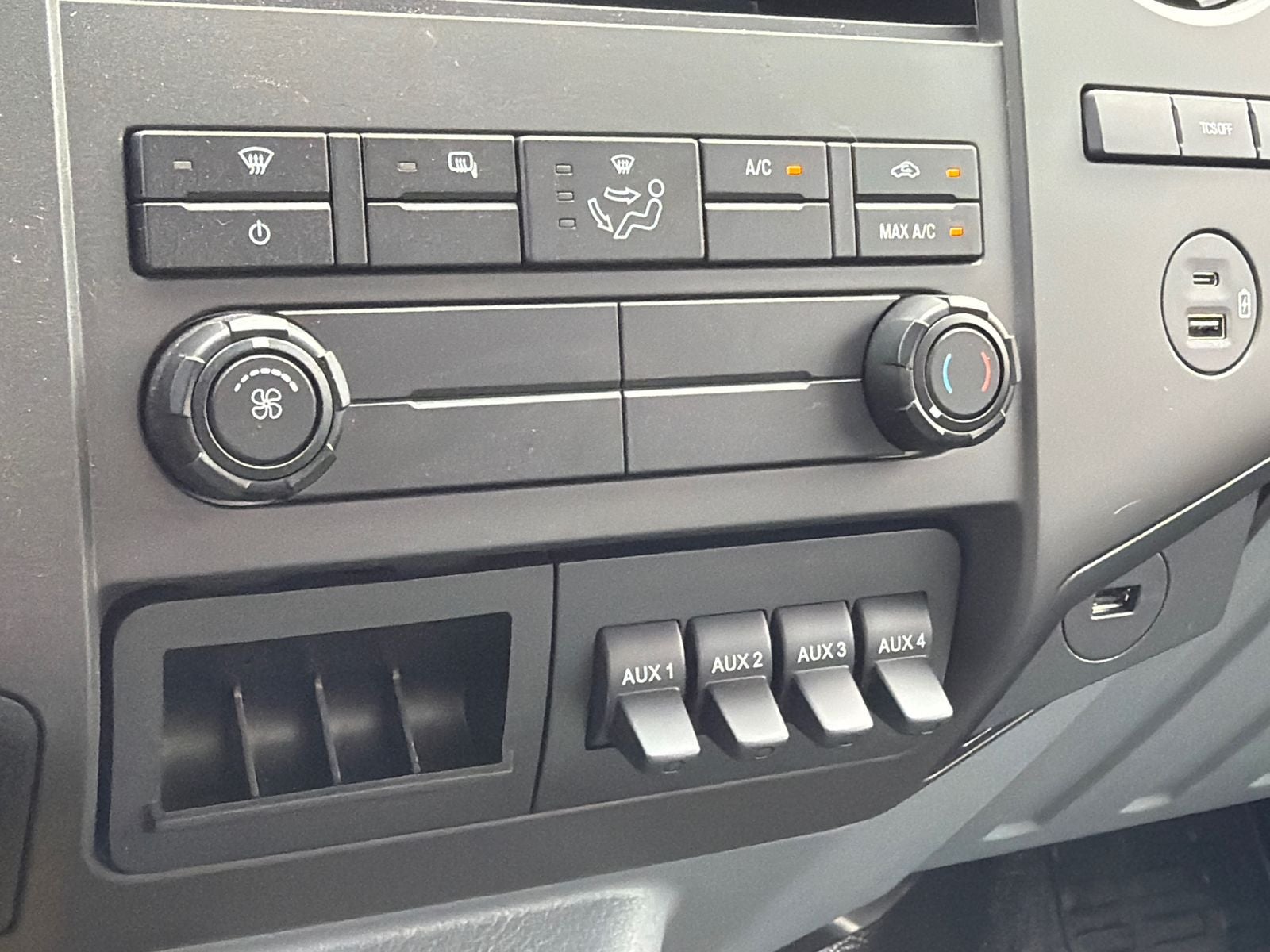 2027 Ford F-750SD Base