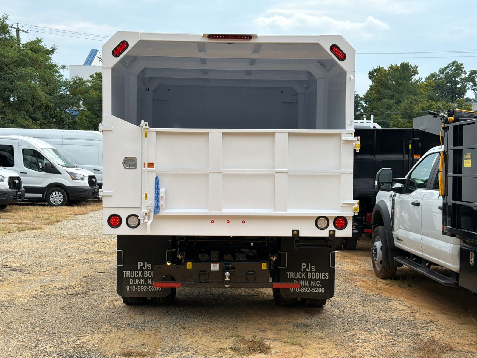 2027 Ford F-750SD Base