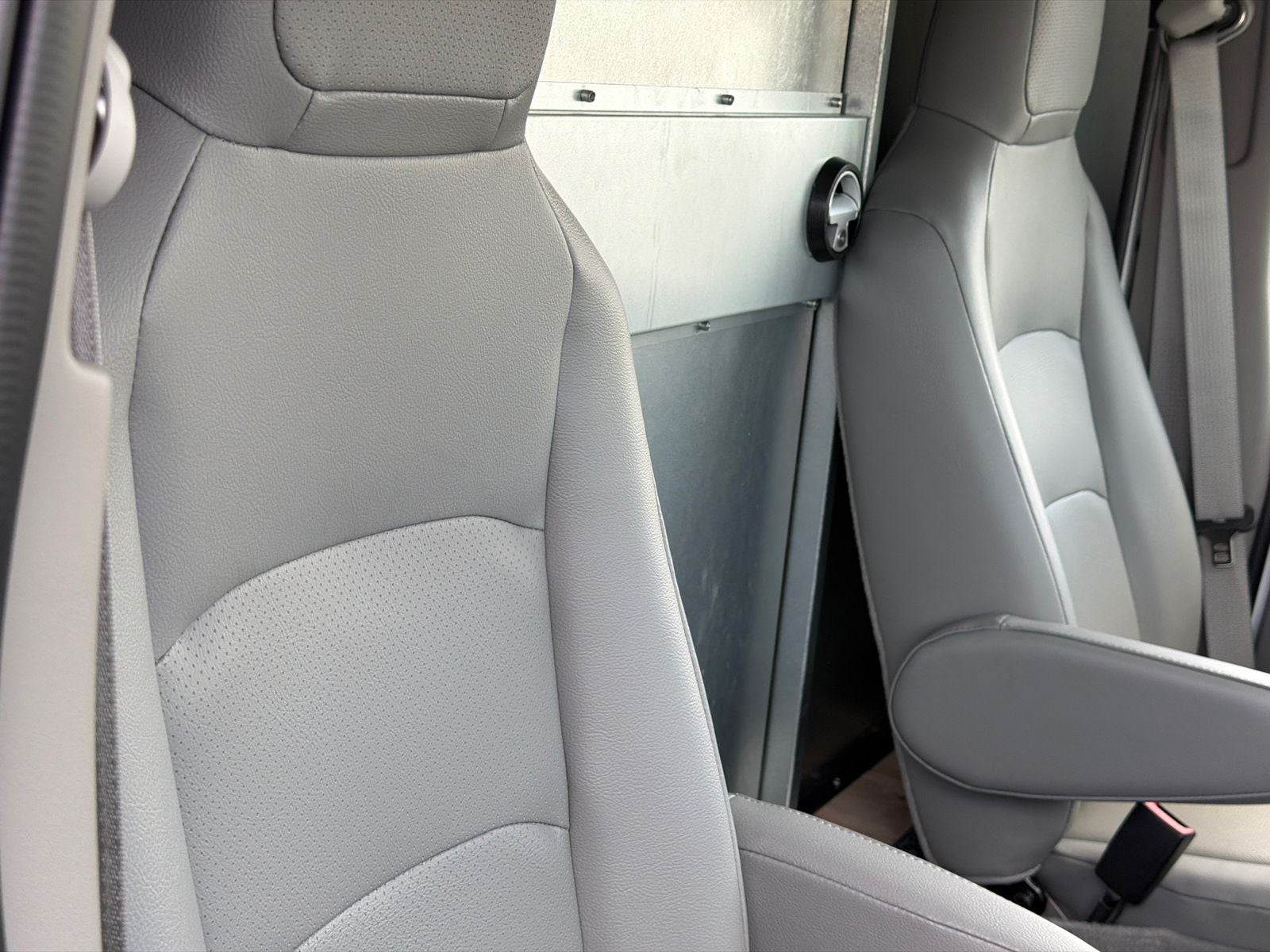 2026 Ford E-450SD Morgan 17 Foot Box Van