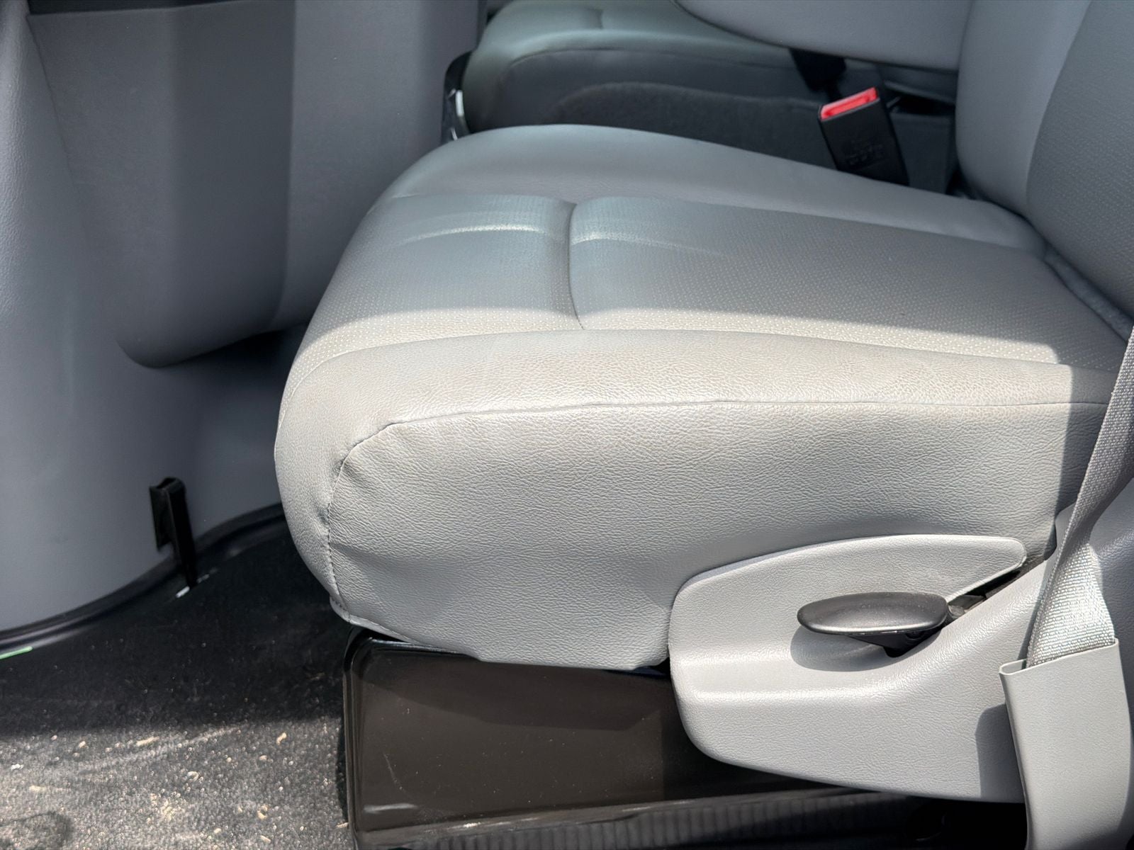 2026 Ford E-450SD Morgan 17 Foot Box Van