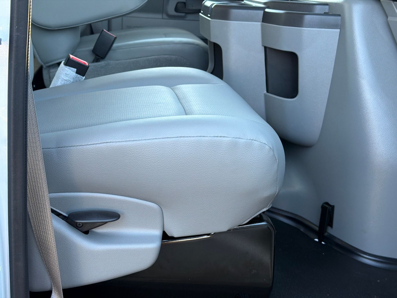 2026 Ford E-450SD Rockport 15 Foot Box Van