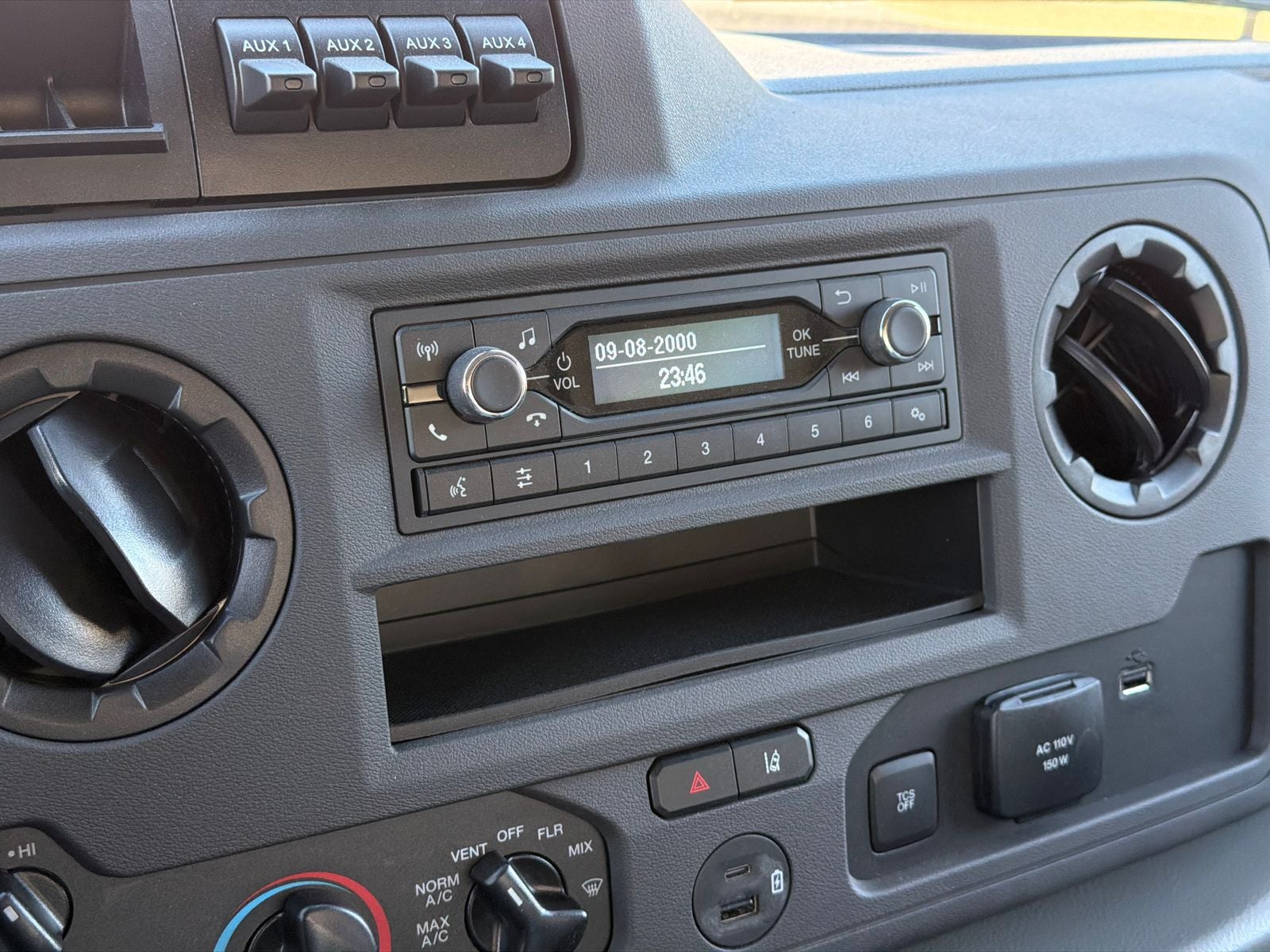 2026 Ford E-450SD Morgan 17 Foot Box Van