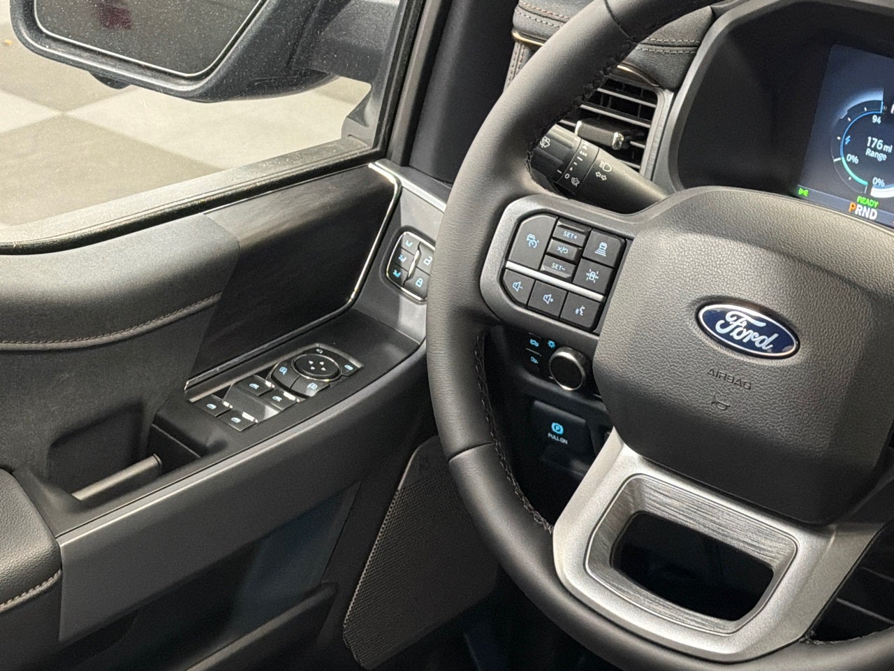 2025 Ford F-150 Lightning Lariat