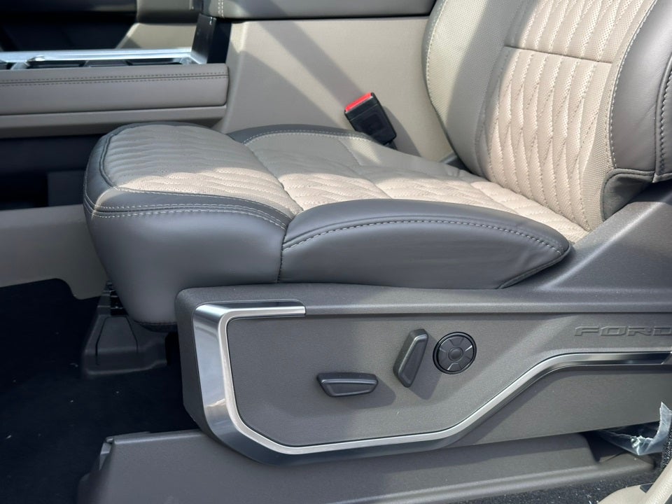 2025 Ford F-350SD Platinum