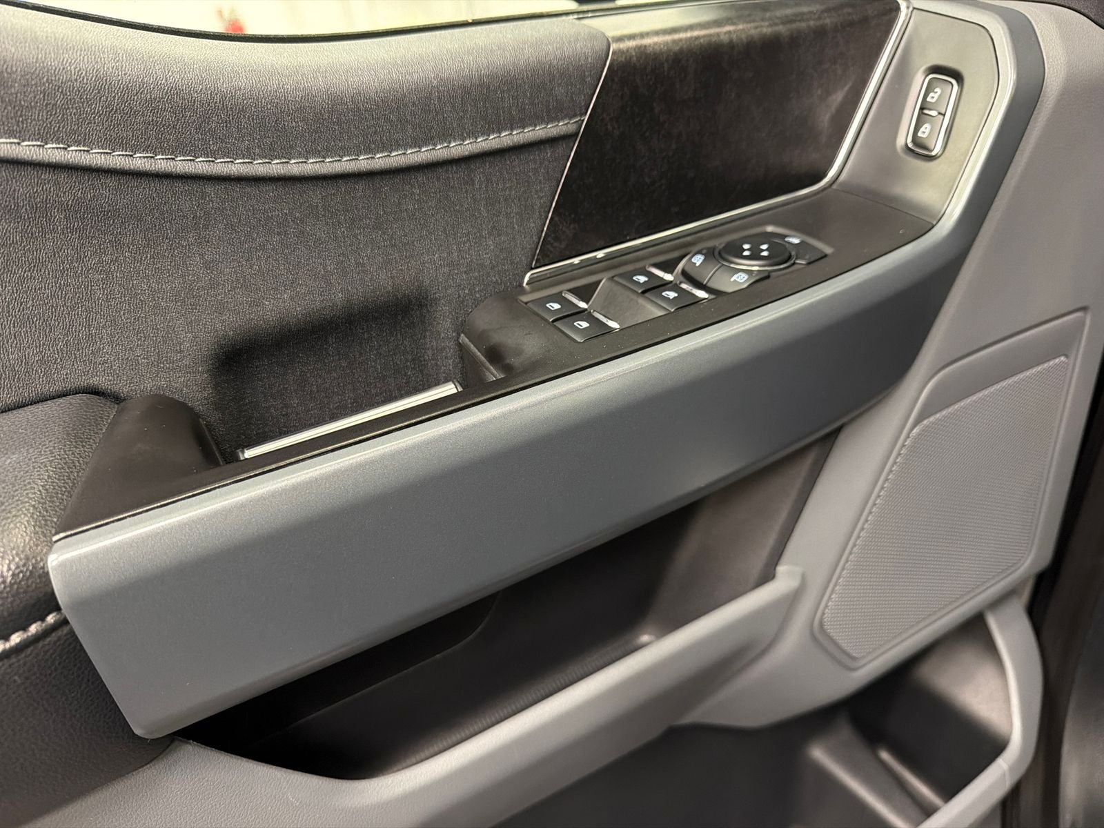2023 Ford F-150 Lightning XLT