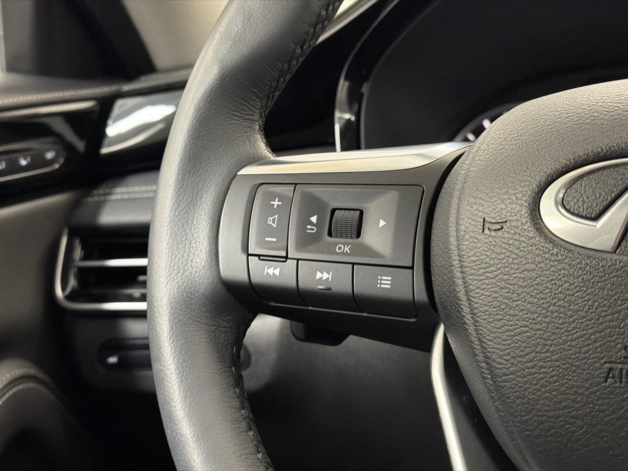 2023 INFINITI QX60 PURE