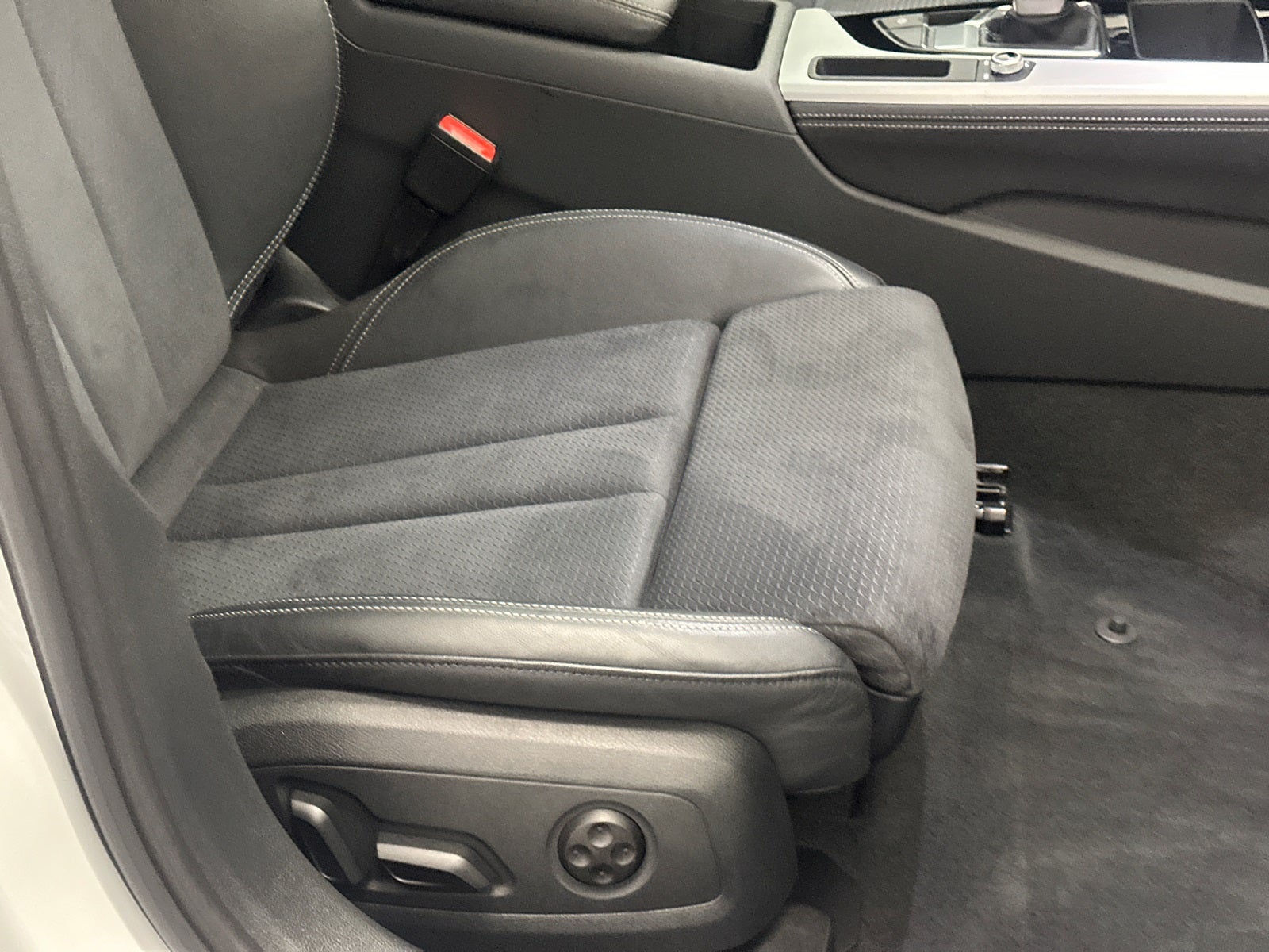 2022 Audi A4 45 S line Premium Plus quattro