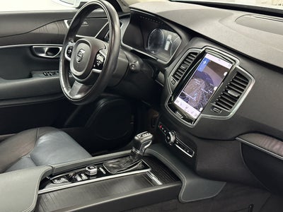 2020 Volvo XC90 T6 Momentum