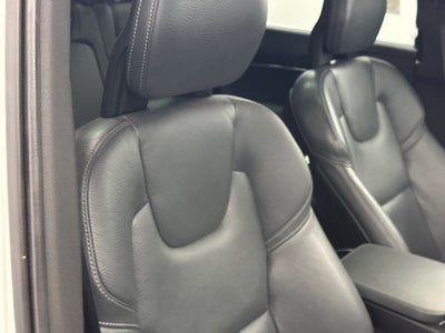 2020 Volvo XC90 T6 Momentum