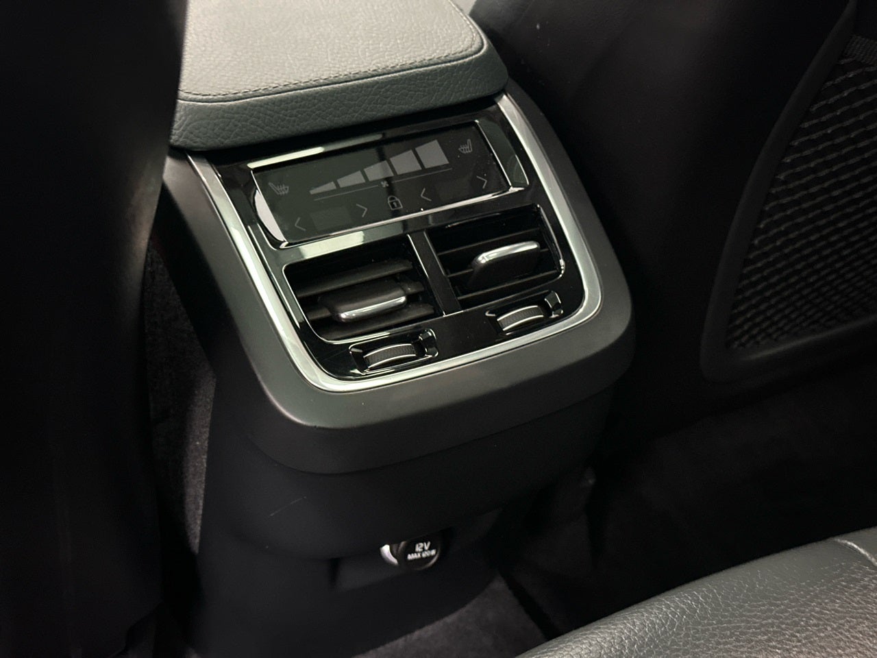 2020 Volvo XC90 T6 Momentum