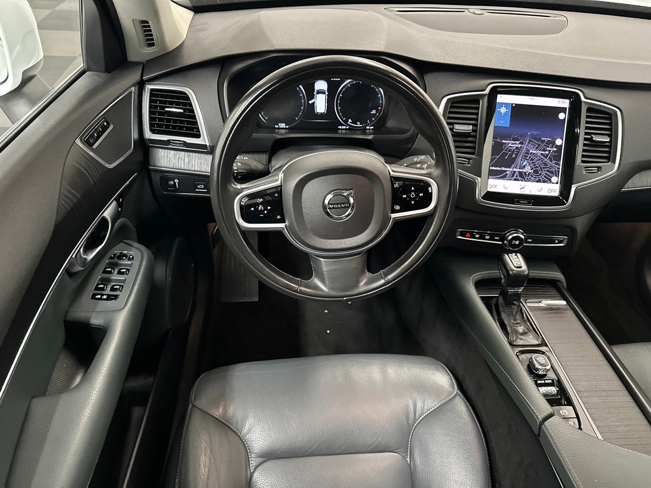 2020 Volvo XC90 T6 Momentum