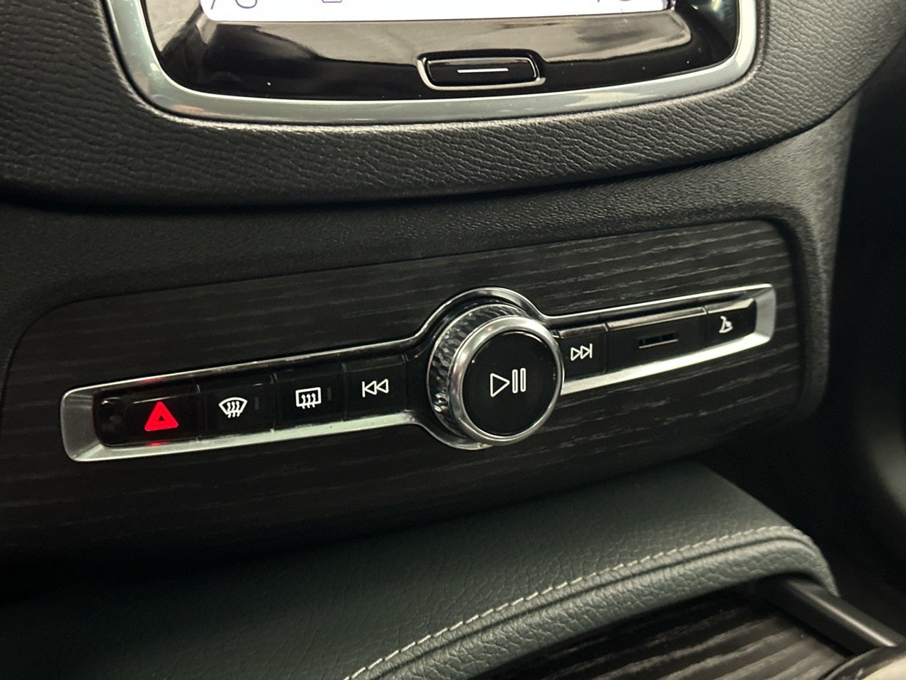 2020 Volvo XC90 T6 Momentum